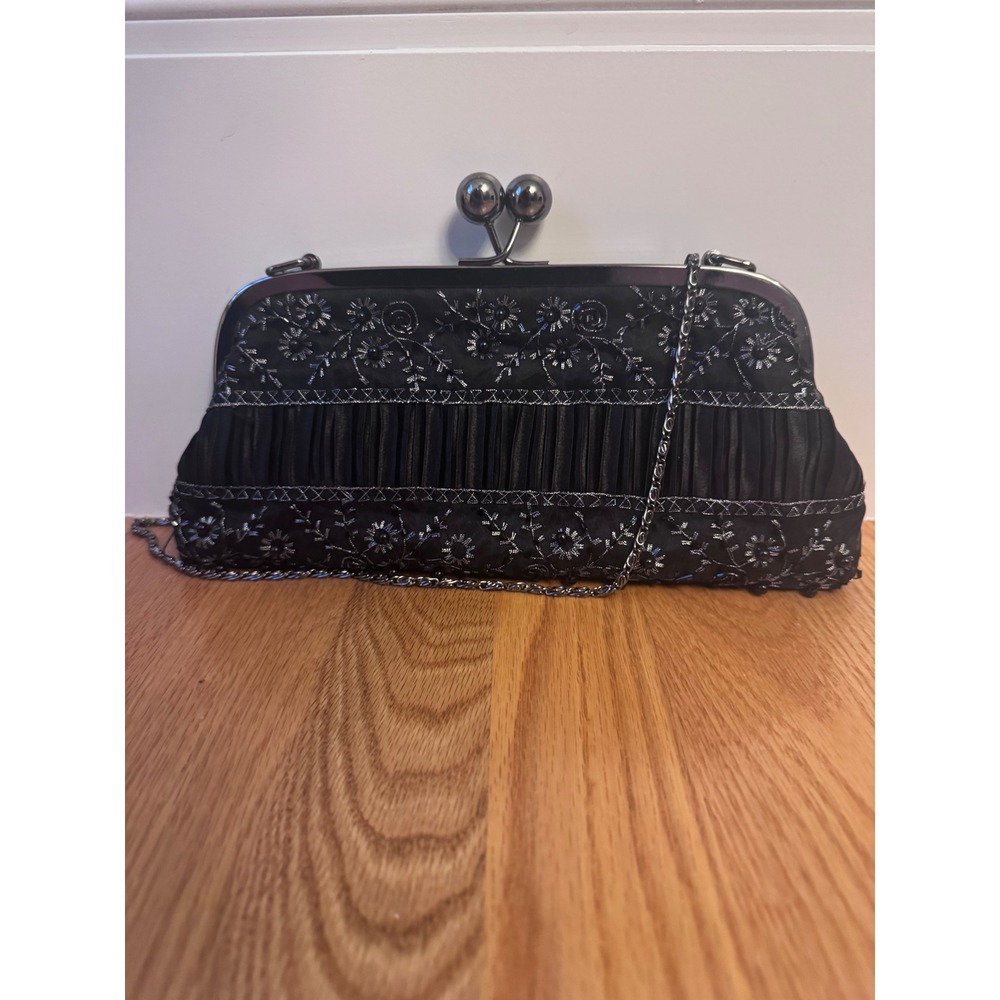 Silky Beaded Evening Clutch Silver Kiss Lock Black Tie Wedding Bag EUC - Picture 4 of 9